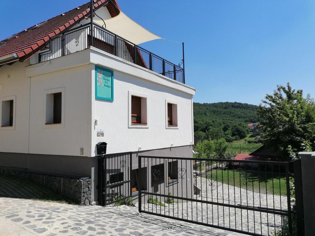 Szigligeti Mandula Kert Appartement *